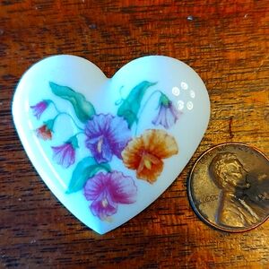 Avon brooch with sweet pea flowers
